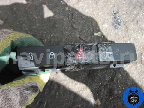 Кнопка аварийной сигнализации Opel Astra, 2011 г., арт. B00032800