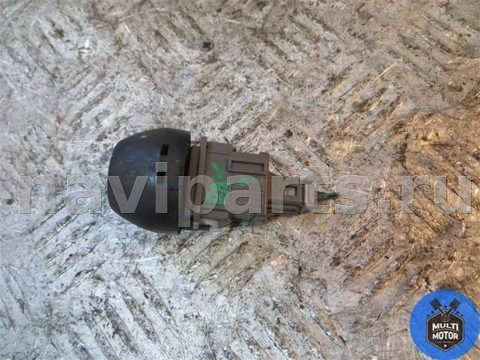 Кнопка аварийной сигнализации Toyota RAV4, 1998 г., арт. B00063995, фото 3