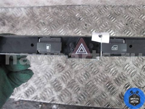 Кнопка аварийной сигнализации Opel Zafira, 2007 г., арт. B00076972