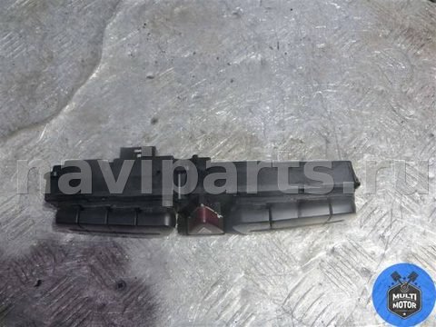 Кнопка аварийной сигнализации Mercedes C W203, 2003 г., OEM 2038215679, арт. B00099486, фото 2