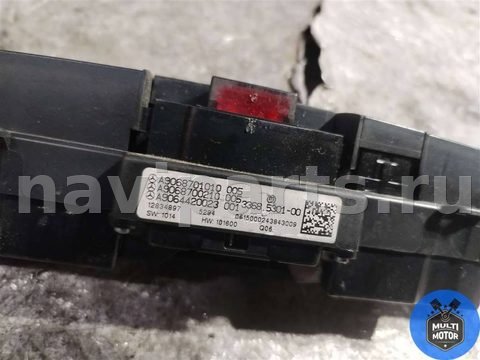 Кнопка аварийной сигнализации Mercedes Sprinter, 2015 г., OEM A9068701010, арт. B00125706, фото 3