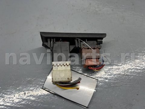 Кнопка аварийной сигнализации Renault Laguna, 1996 г., OEM 822955, арт. B86981969, фото 2