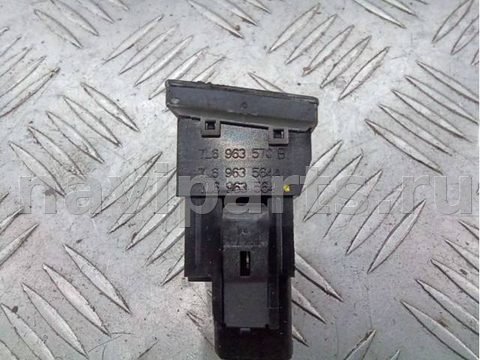 Кнопка обогрева сидений Volkswagen Touareg, 2003 г., OEM 7L6963570B, арт. 35644955, фото 3