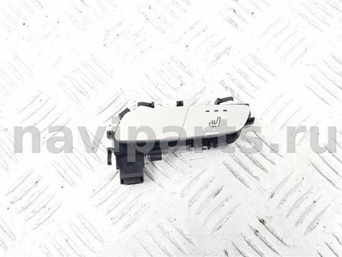 Кнопка обогрева сидений Mercedes C W205, 2014 г., OEM A2139057502, арт. 96117