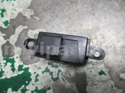 Кнопка открывания люка Mitsubishi Space Wagon, 2003 г., арт. 0100482, фото 2