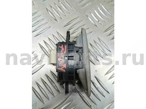 Кнопка открывания люка Mitsubishi L200, 2006 г., арт. 202277, фото 3