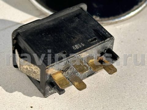 Кнопка открывания люка BMW 3 E30, 1989 г., арт. 40618, фото 3