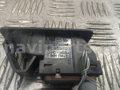 Кнопка открывания люка Volkswagen Touran, 2004 г., OEM 1T0959833A, арт. 521879