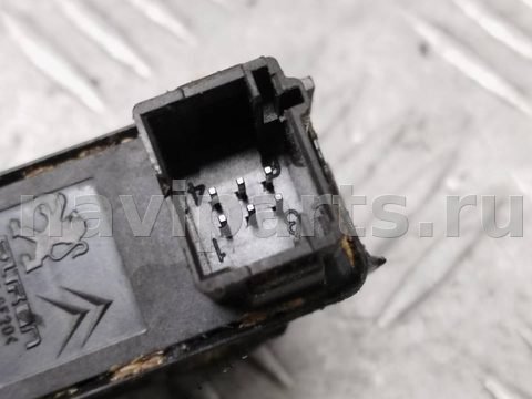 Кнопка открывания люка Peugeot 3008, 2011 г., арт. 65785_2000001328387, фото 3