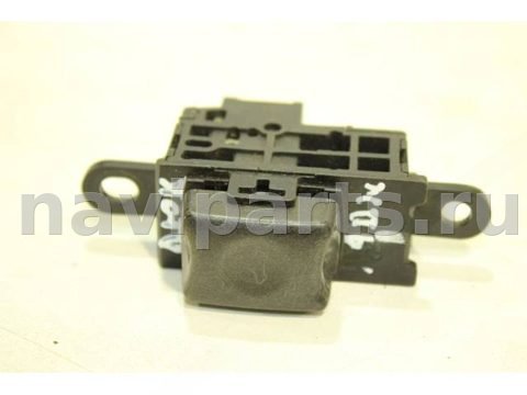 Кнопка открывания люка Mitsubishi Pajero, 2001 г., арт. 85978043
