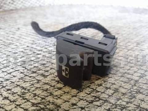 Кнопка открывания люка Peugeot 5008, 2010 г., арт. H8470073