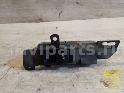 Кнопка стеклоподъёмника задняя правая Lexus GS, 2005 г., OEM 8403030110, арт. 00039699