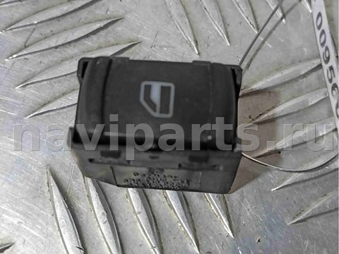 Кнопка стеклоподъёмника задняя правая Volkswagen Golf, 1999 г., арт. 009566