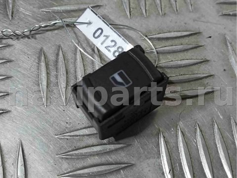 Кнопка стеклоподъёмника задняя правая Volkswagen Golf, 1998 г., арт. 012842