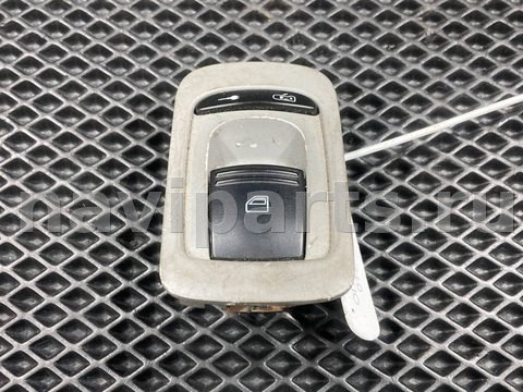 Кнопка стеклоподъёмника задняя правая Porsche Cayenne, 2006 г., арт. 01778642