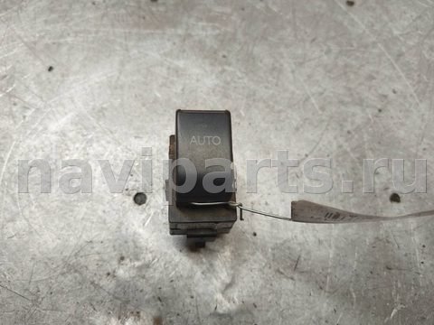 Кнопка стеклоподъёмника задняя правая Toyota Corolla, 2002 г., арт. 104841