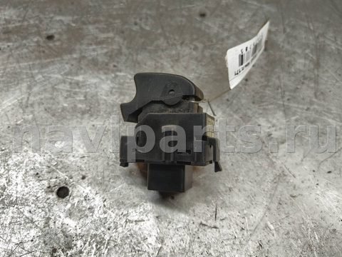 Кнопка стеклоподъёмника задняя правая Toyota Corolla, 2002 г., арт. 104841, фото 2
