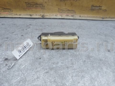 Кнопка стеклоподъёмника задняя правая Mitsubishi Grandis, 2003 г., арт. 124641, фото 3