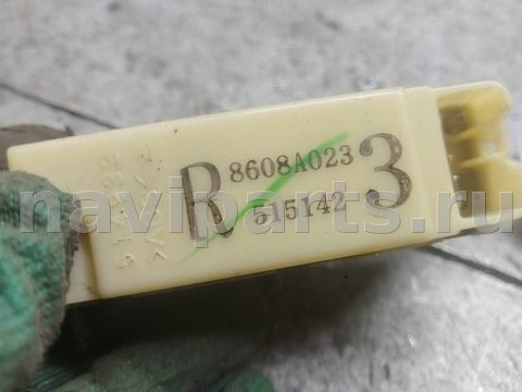 Кнопка стеклоподъёмника задняя правая Mitsubishi Grandis, 2003 г., арт. 124641, фото 4