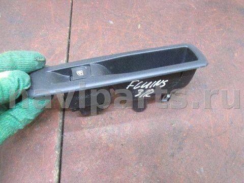 Кнопка стеклоподъёмника задняя правая Renault Fluence, 2010 г., арт. 132124026