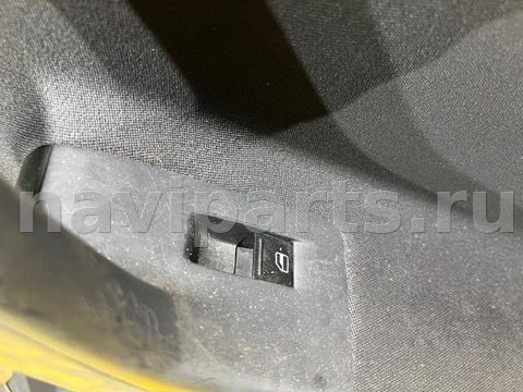 Кнопка стеклоподъёмника задняя правая Volkswagen Jetta, 2008 г., арт. 14693