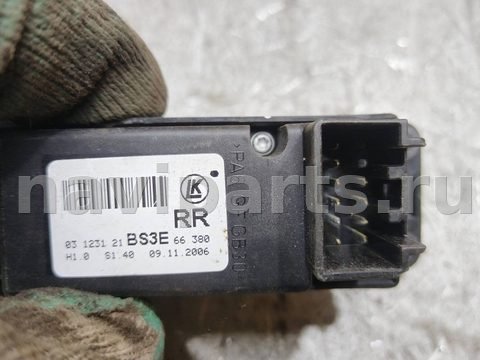 Кнопка стеклоподъёмника задняя правая Mazda 3, 2006 г., арт. 150190, фото 2