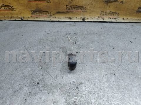 Кнопка стеклоподъёмника задняя правая Toyota Avensis, 2006 г., арт. 155978