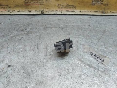Кнопка стеклоподъёмника задняя правая Toyota Avensis, 2002 г., арт. 166674