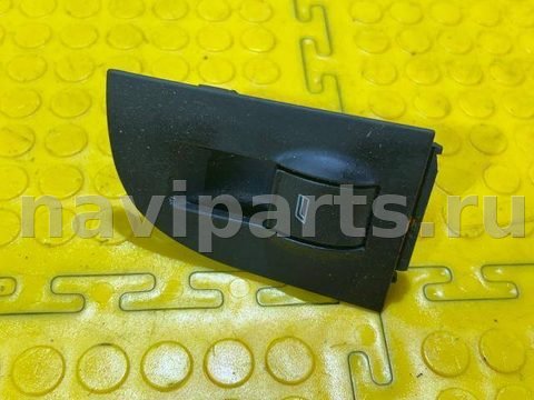 Кнопка стеклоподъёмника задняя правая Audi A6, 2002 г., арт. 18189