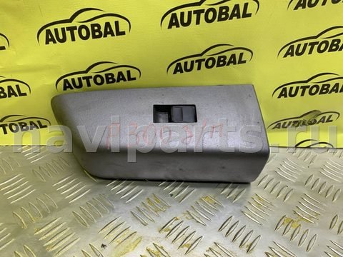 Кнопка стеклоподъёмника задняя правая Toyota Sequoia, 2013 г., OEM 7427100070, арт. 257724