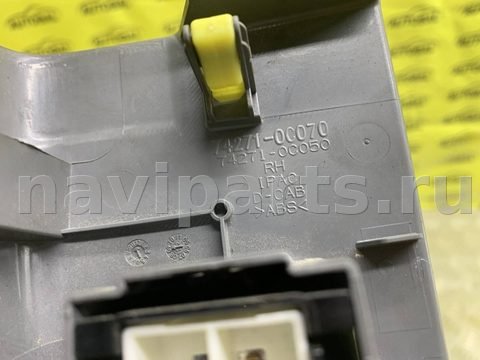 Кнопка стеклоподъёмника задняя правая Toyota Sequoia, 2013 г., OEM 7427100070, арт. 257724, фото 5