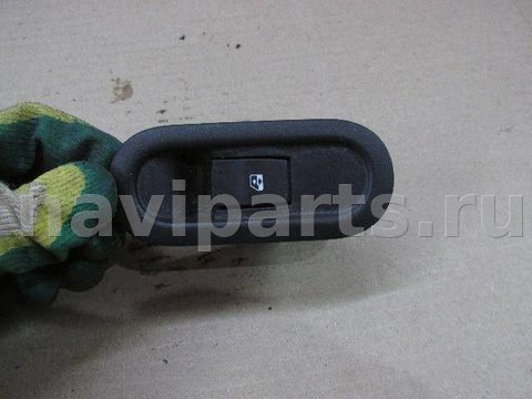 Кнопка стеклоподъёмника задняя правая Renault Duster, 2014 г., арт. 43598333