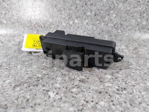 Кнопка стеклоподъёмника задняя правая Mazda 3, 2005 г., арт. 46023024603