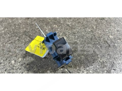 Кнопка стеклоподъёмника задняя правая Toyota Avensis, 2017 г., арт. 46023052962