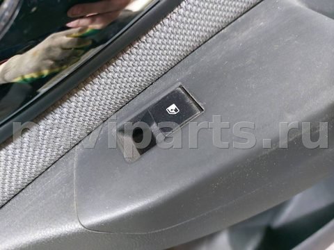 Кнопка стеклоподъёмника задняя правая Chevrolet Cruze, 2010 г., арт. 46023062571