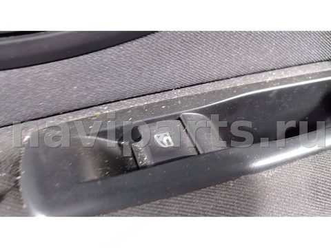 Кнопка стеклоподъёмника задняя правая Renault Megane, 2011 г., арт. 46023068466