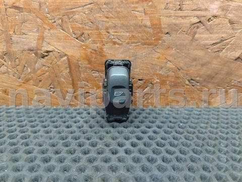 Кнопка стеклоподъёмника задняя правая Kia Ceed, 2010 г., OEM 9472275, арт. 533625