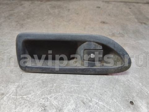 Кнопка стеклоподъёмника задняя правая Renault Laguna, 2001 г., арт. 67296