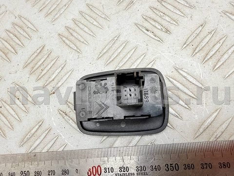 Кнопка стеклоподъёмника задняя правая Peugeot 308, 2013 г., OEM 96623726XT, арт. A51168_2, фото 3