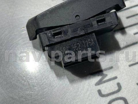 Кнопка центрального замка Volkswagen Passat USA, 2013 г., OEM 561962125A, арт. 101423970, фото 4