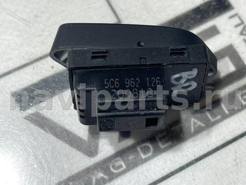 Кнопка центрального замка Volkswagen Jetta, 2015 г., OEM 5C6962126, арт. 106865174, фото 4
