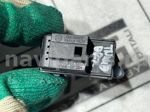 Кнопка центрального замка Volkswagen Tiguan, 2011 г., OEM 1K0962126B, арт. 119630243, фото 4