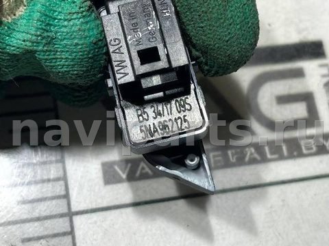 Кнопка центрального замка Volkswagen Tiguan, 2018 г., OEM 5NA962125, арт. 120413391, фото 4