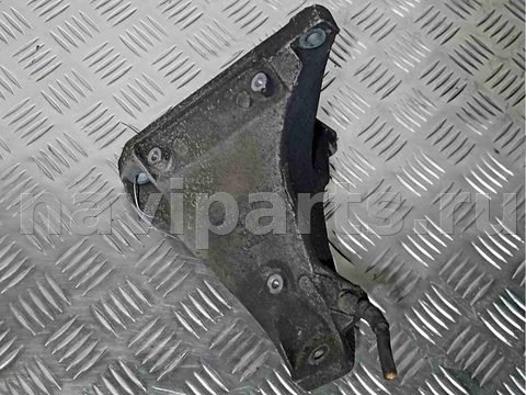 Кронштейн двигателя Volkswagen Passat, 1998 г., OEM 8D0199308M, арт. 002104