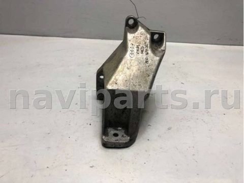 Кронштейн двигателя Volkswagen Passat B5, 1998 г., OEM 8D0199307L, арт. B24367073