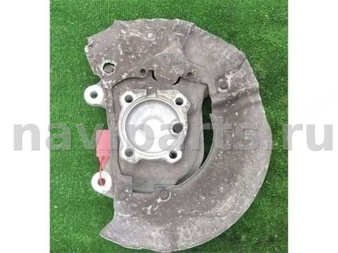 Поворотный кулак левый BMW 5 E60/E61, 2004 г., арт. 37056