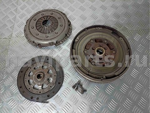 Новое Volkswagen Passat, 2002 г., OEM 058105, арт. 016521