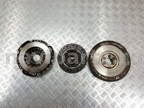 Новое Volkswagen Golf, 2000 г., OEM 068105271F, арт. 1012054