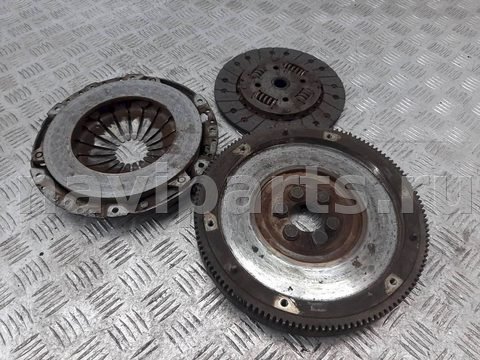 Новое Volkswagen Golf, 2004 г., OEM 068105271F, арт. 1076003