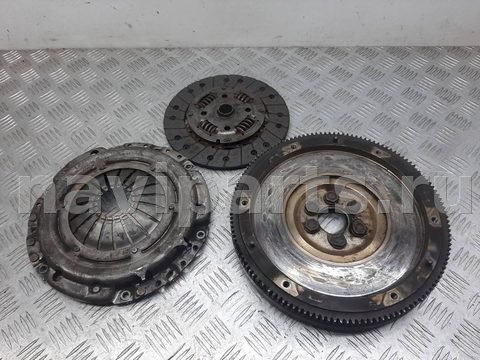 Новое Volkswagen Golf, 2001 г., OEM 068105271F, арт. 1083287
